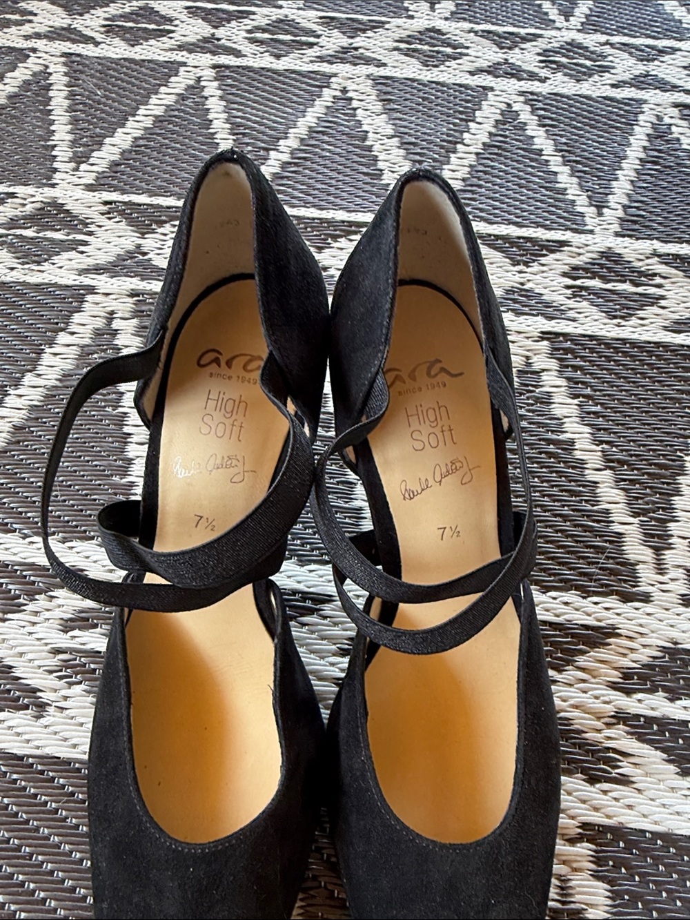 * NWOT*Ara | Felisa High Heels w Criss Cross Straps - Picture 3 of 7
